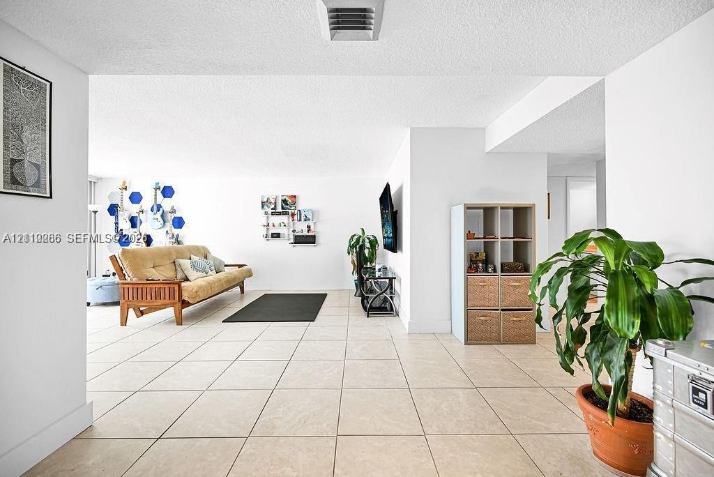 En Venta: $260,000 (2 camas, 2 baños, 1565 Pies cuadrados)