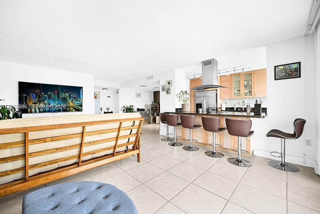 En Venta: $260,000 (2 camas, 2 baños, 1565 Pies cuadrados)