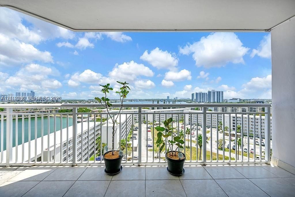 En Venta: $260,000 (2 camas, 2 baños, 1565 Pies cuadrados)