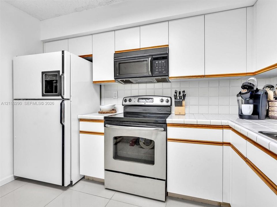 Semi-Open Kitchen with Space for a Breakfast Area