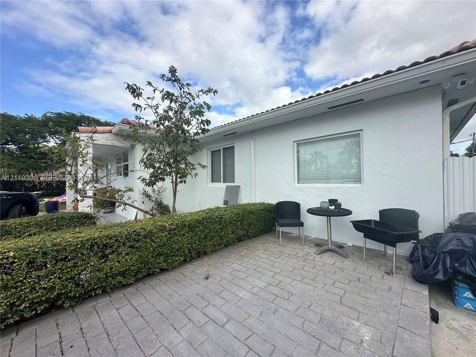 For Rent: $5,800 (4 beds, 3 baths, 1900 Square Feet)