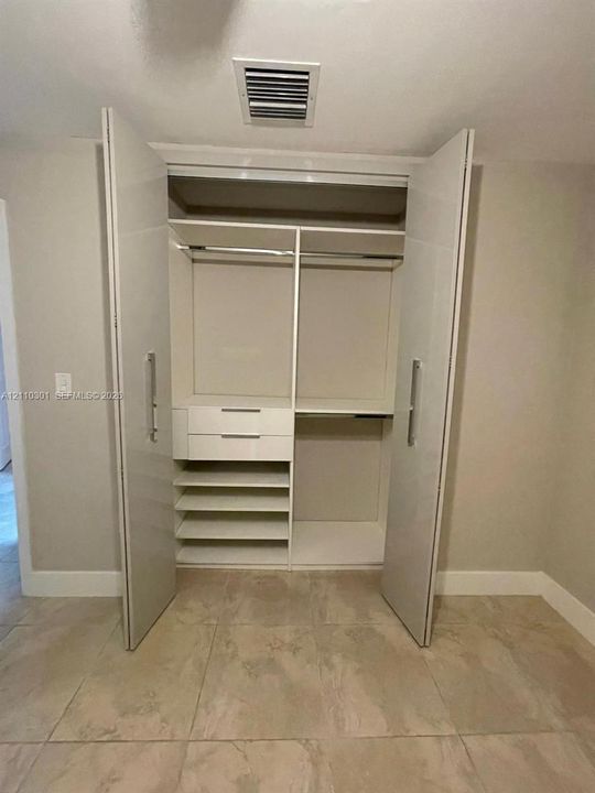 For Rent: $5,800 (4 beds, 3 baths, 1900 Square Feet)