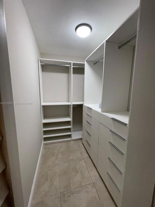 For Rent: $5,800 (4 beds, 3 baths, 1900 Square Feet)