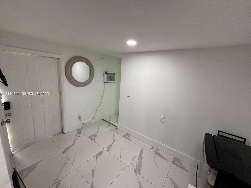En Venta: $450,000 (5 camas, 3 baños, 784 Pies cuadrados)