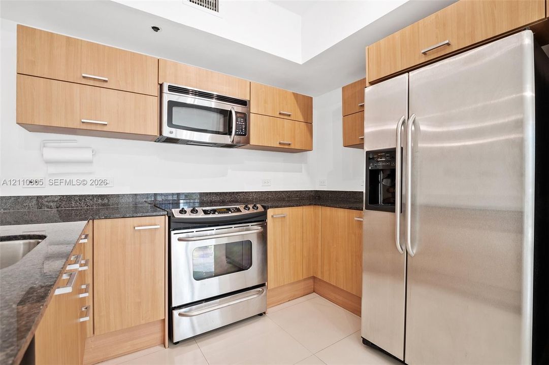 For Rent: $3,600 (2 beds, 2 baths, 1048 Square Feet)