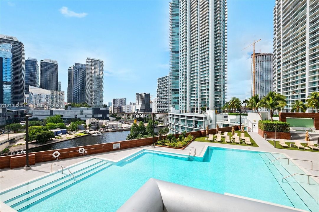 For Rent: $3,600 (2 beds, 2 baths, 1048 Square Feet)