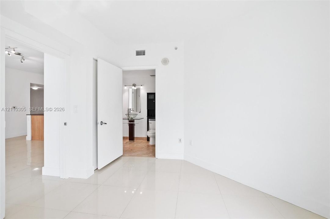For Rent: $3,600 (2 beds, 2 baths, 1048 Square Feet)