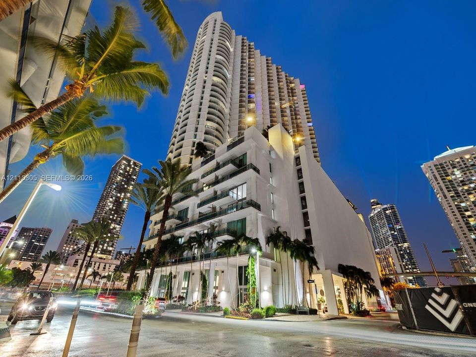 For Rent: $3,600 (2 beds, 2 baths, 1048 Square Feet)