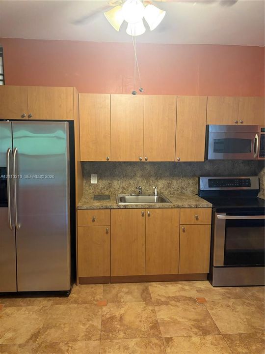 For Rent: $2,600 (2 beds, 1 baths, 1881 Square Feet)