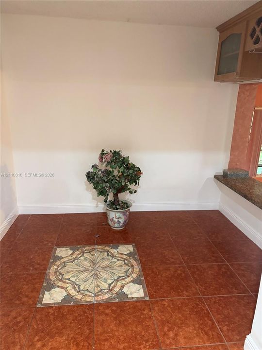 For Rent: $2,600 (2 beds, 1 baths, 1881 Square Feet)