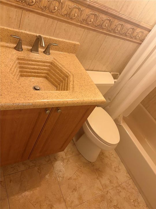 For Rent: $2,600 (2 beds, 1 baths, 1881 Square Feet)