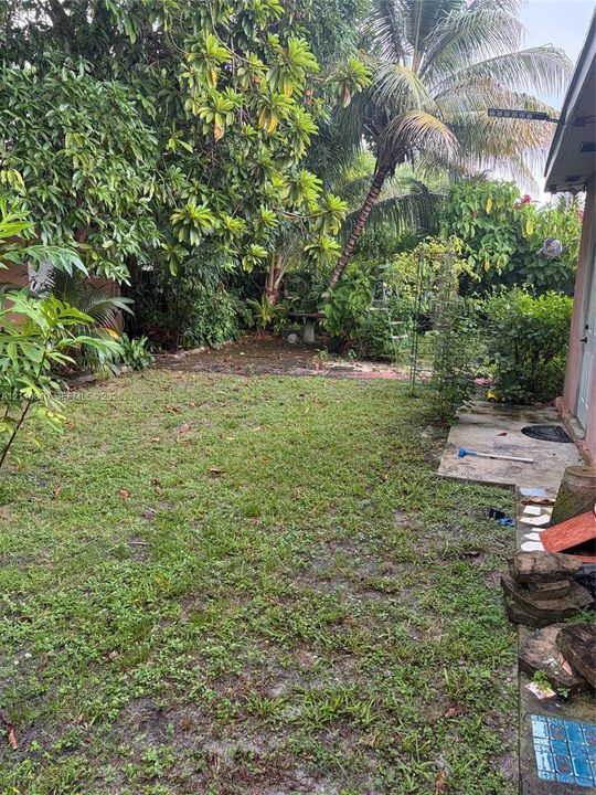 For Rent: $2,600 (2 beds, 1 baths, 1881 Square Feet)
