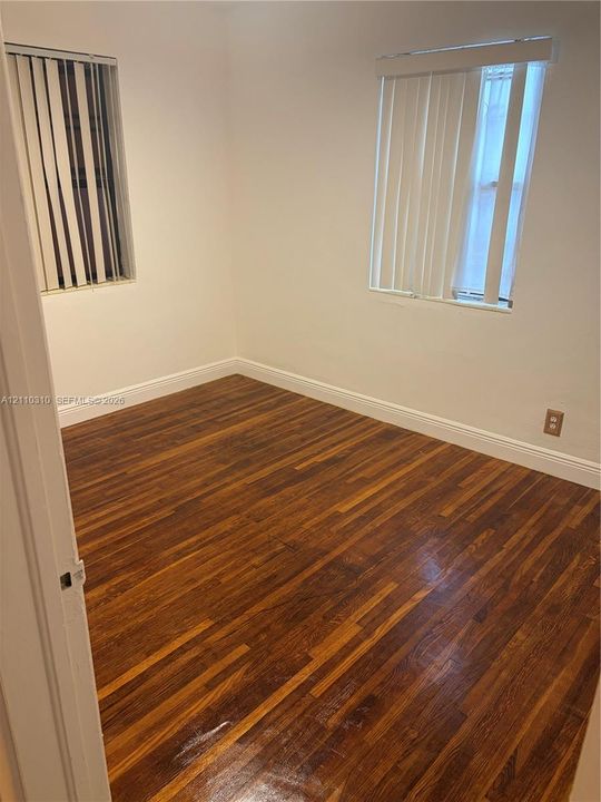 For Rent: $2,600 (2 beds, 1 baths, 1881 Square Feet)