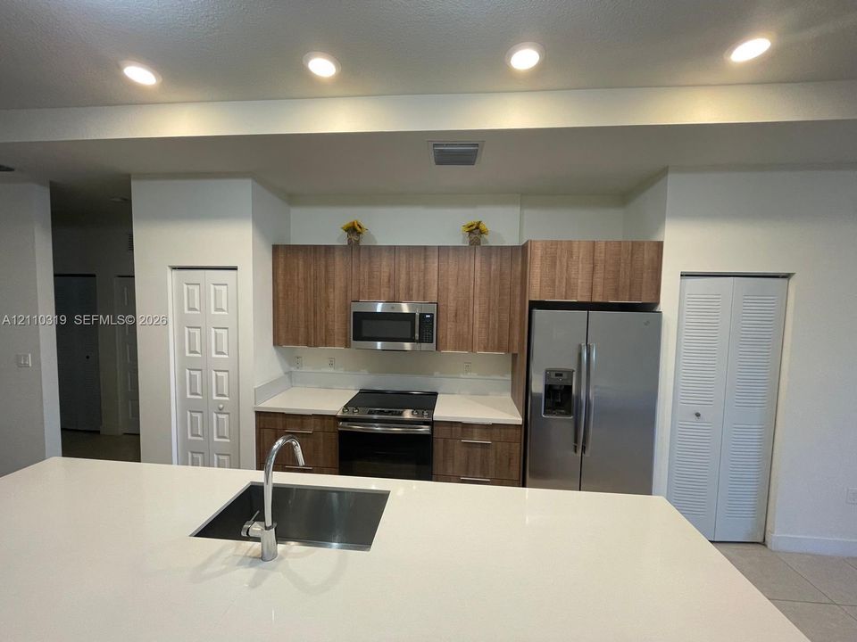 For Rent: $3,050 (3 beds, 2 baths, 1236 Square Feet)