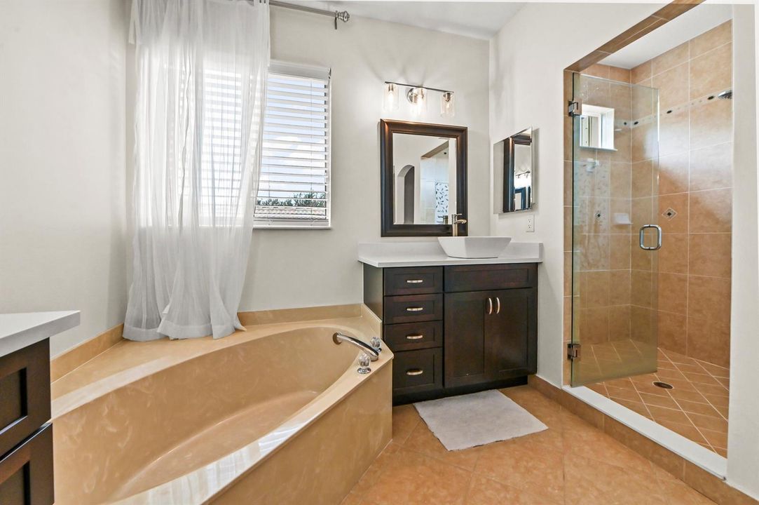 37 Bathroom 02