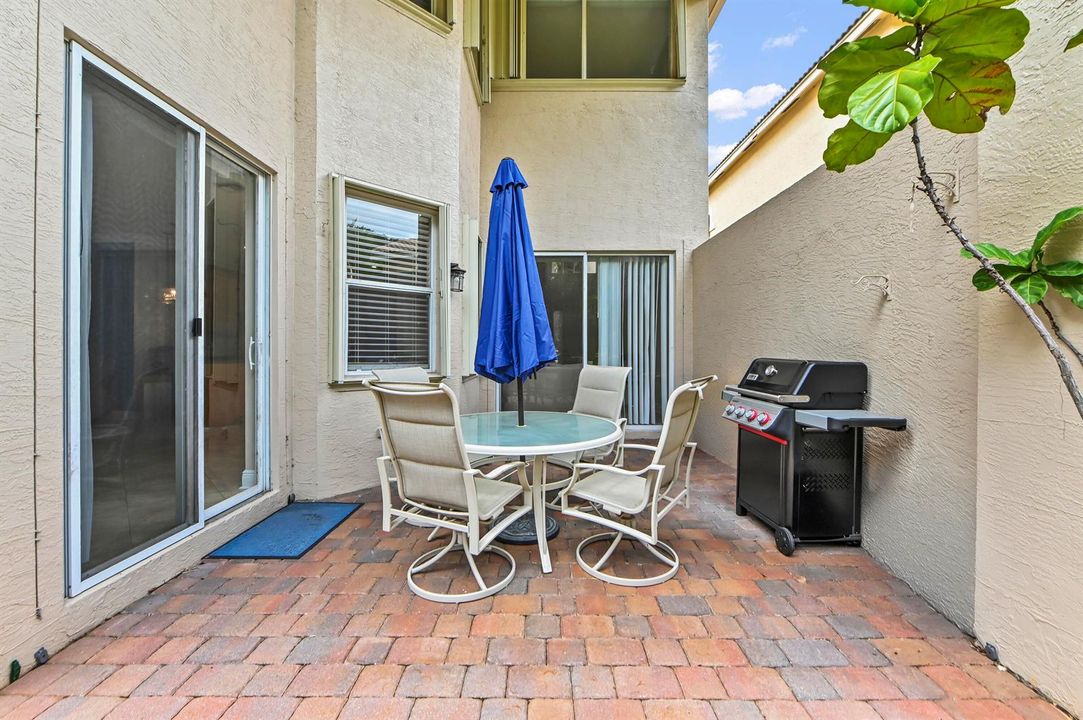 38 Patio 01