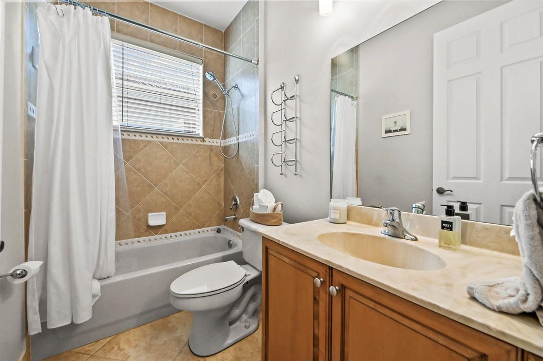 20 Bathroom 01