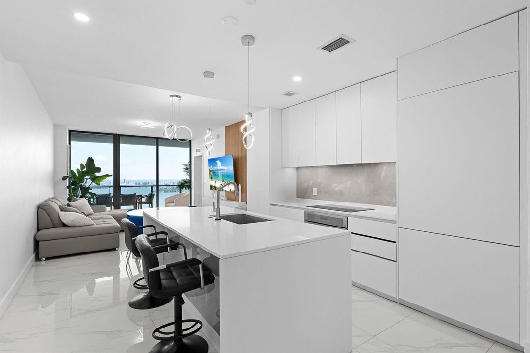 8-web-or-mls-A7401395