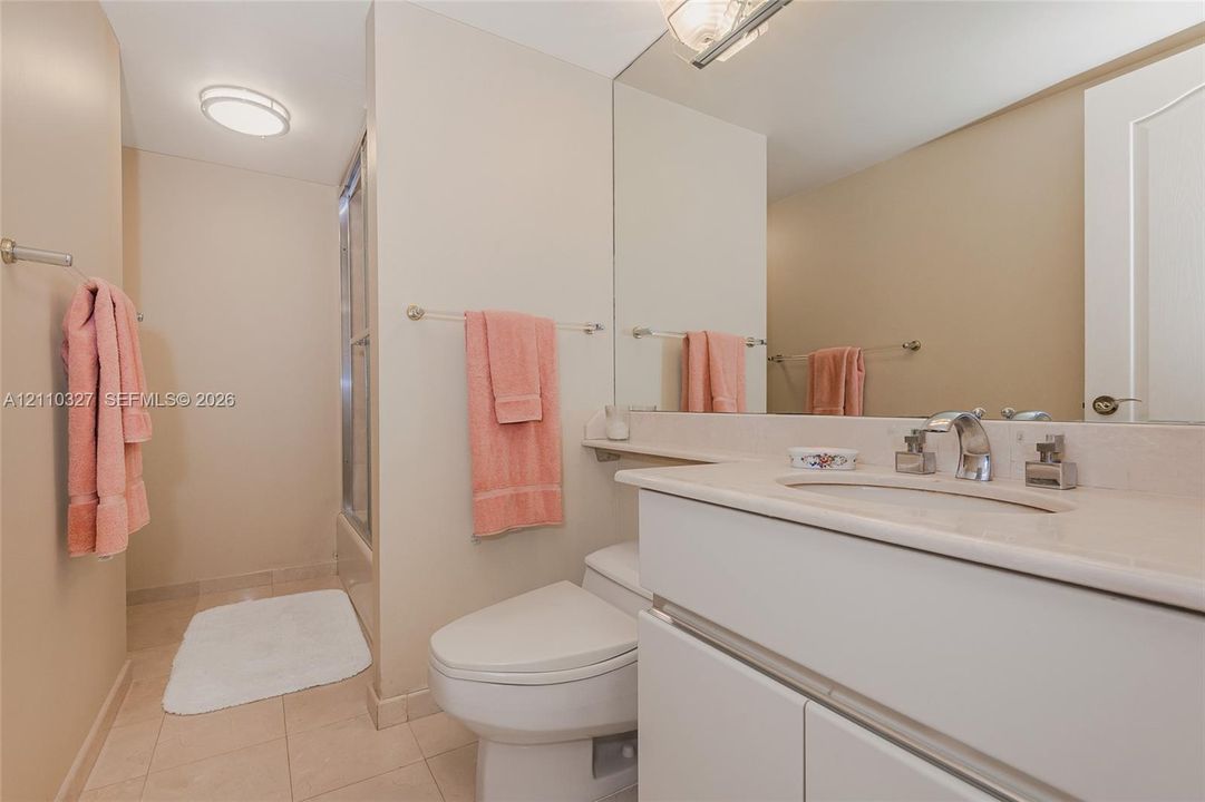 2nd bathroom, Jack & Jill