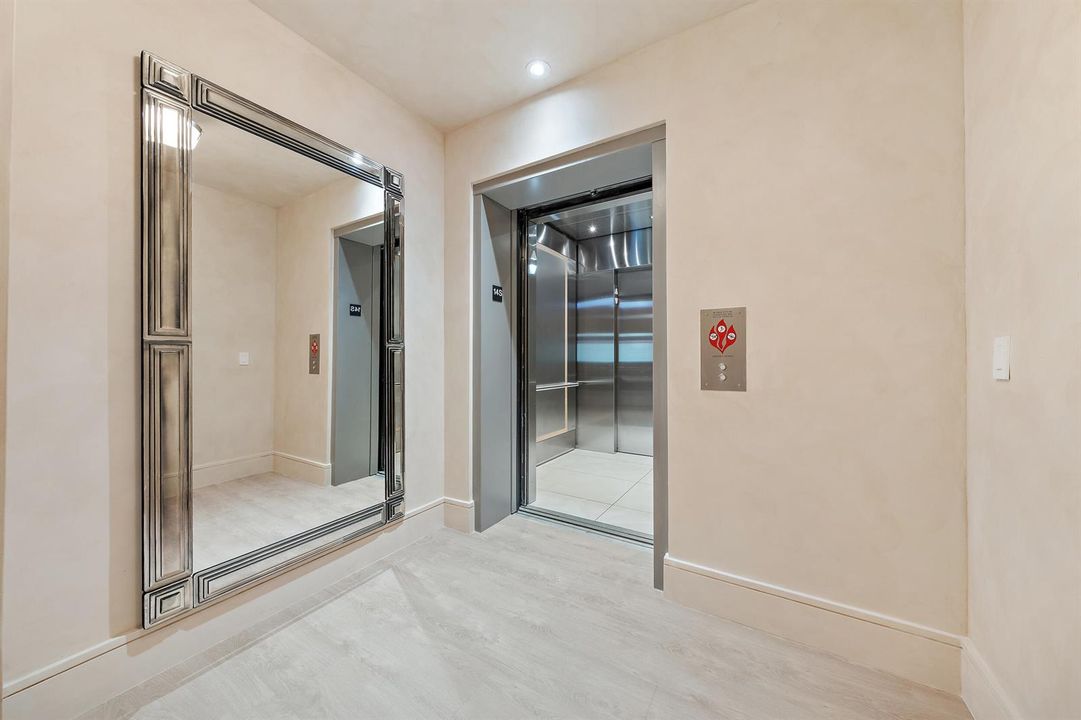 Private Elevator/Foyer