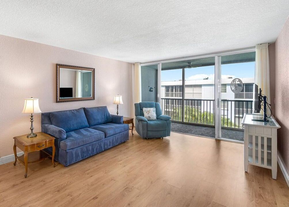 8_Living_room_out_to_lanai