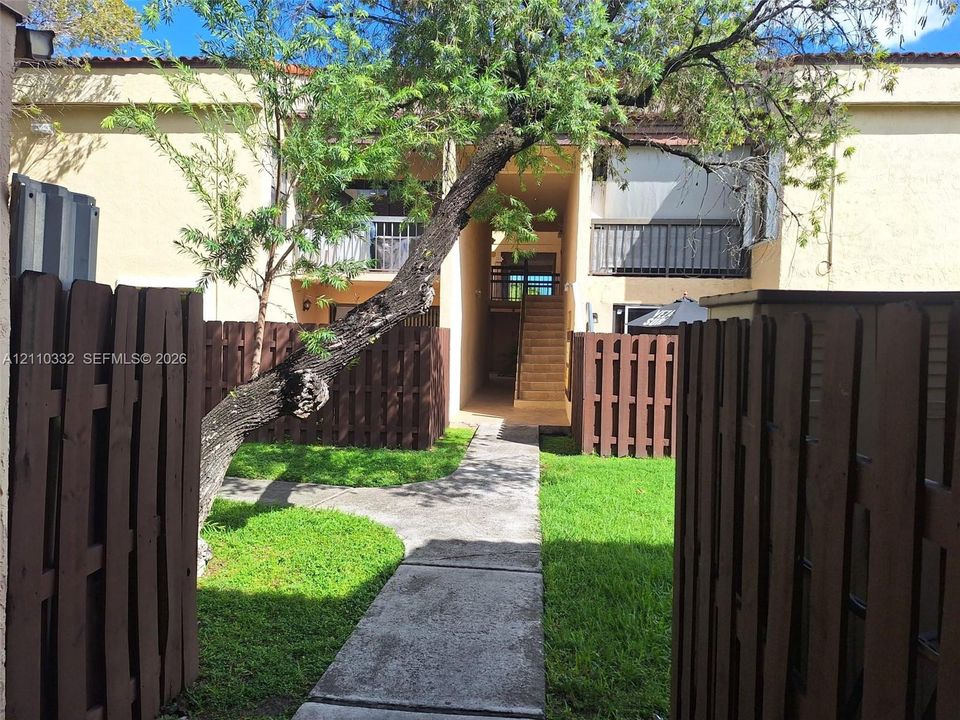 For Rent: $2,150 (2 beds, 2 baths, 800 Square Feet)