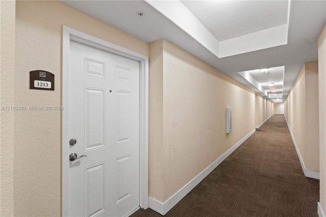 В аренду: $1,700 (0 спален, 1 ванн, 400 Квадратных фут)