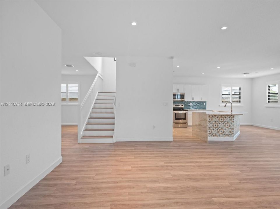 For Rent: $3,999 (5 beds, 3 baths, 3252 Square Feet)