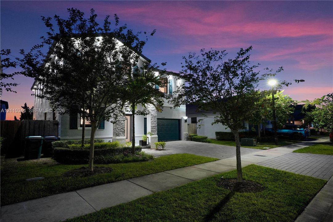 For Rent: $3,999 (5 beds, 3 baths, 3252 Square Feet)
