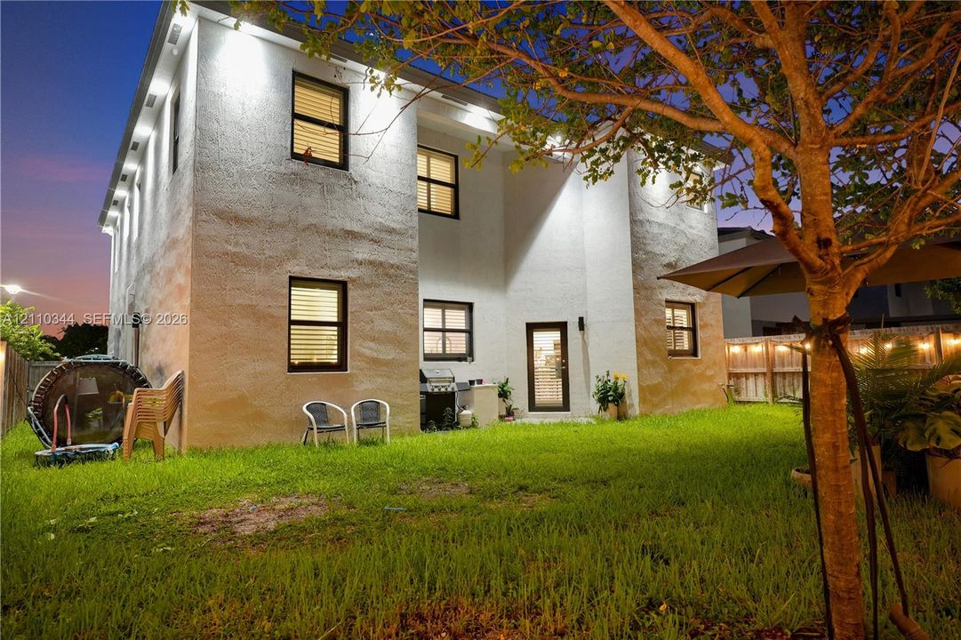 For Rent: $3,999 (5 beds, 3 baths, 3252 Square Feet)