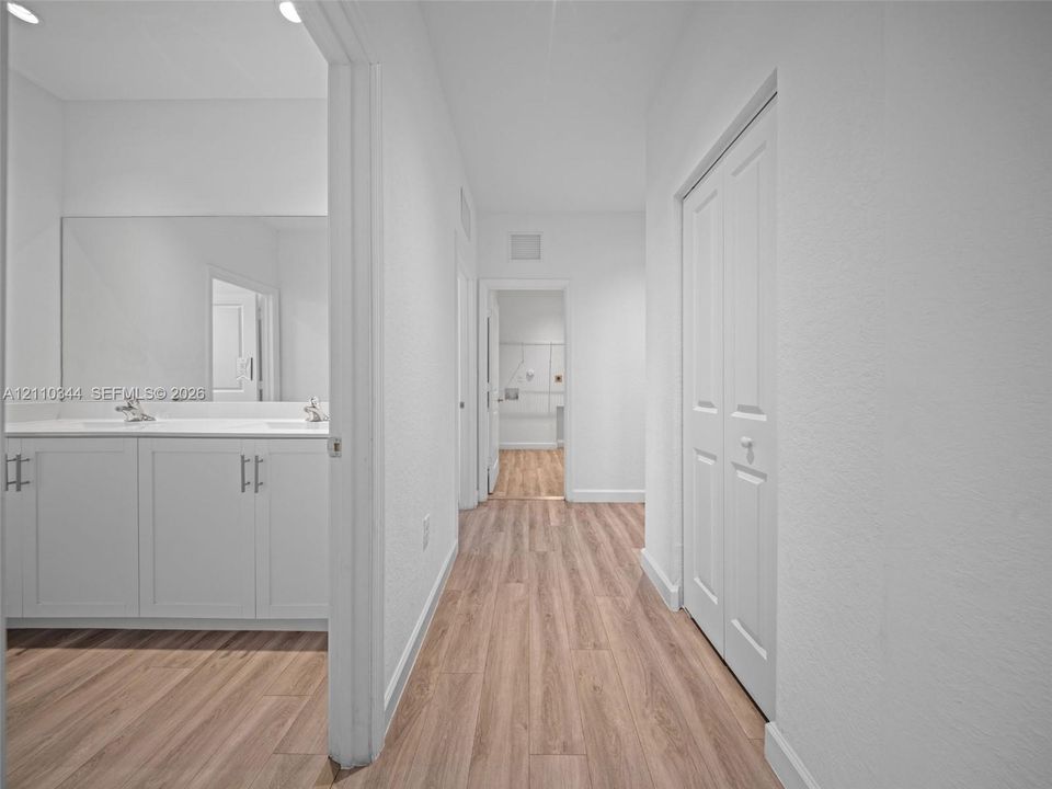 For Rent: $3,999 (5 beds, 3 baths, 3252 Square Feet)