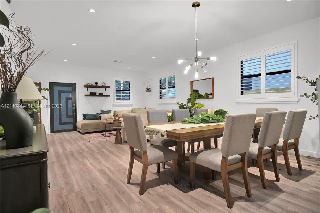 For Rent: $3,999 (5 beds, 3 baths, 3252 Square Feet)