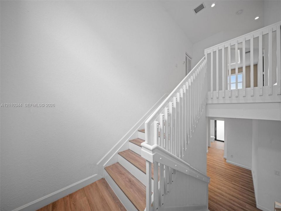 For Rent: $3,999 (5 beds, 3 baths, 3252 Square Feet)