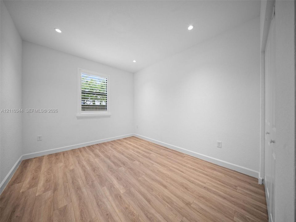 For Rent: $3,999 (5 beds, 3 baths, 3252 Square Feet)