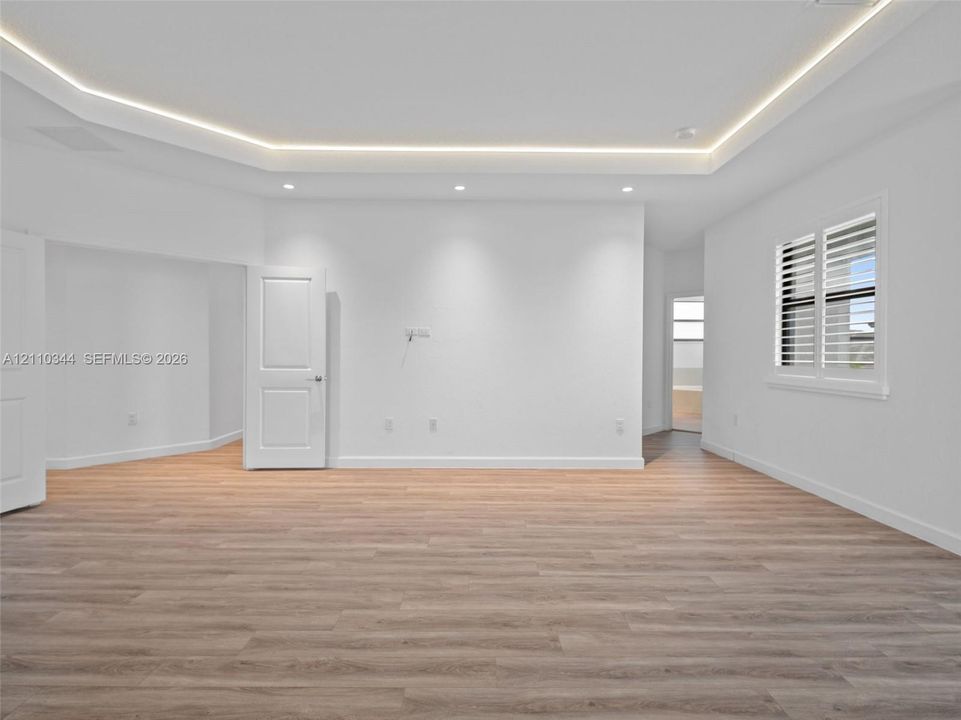 For Rent: $3,999 (5 beds, 3 baths, 3252 Square Feet)