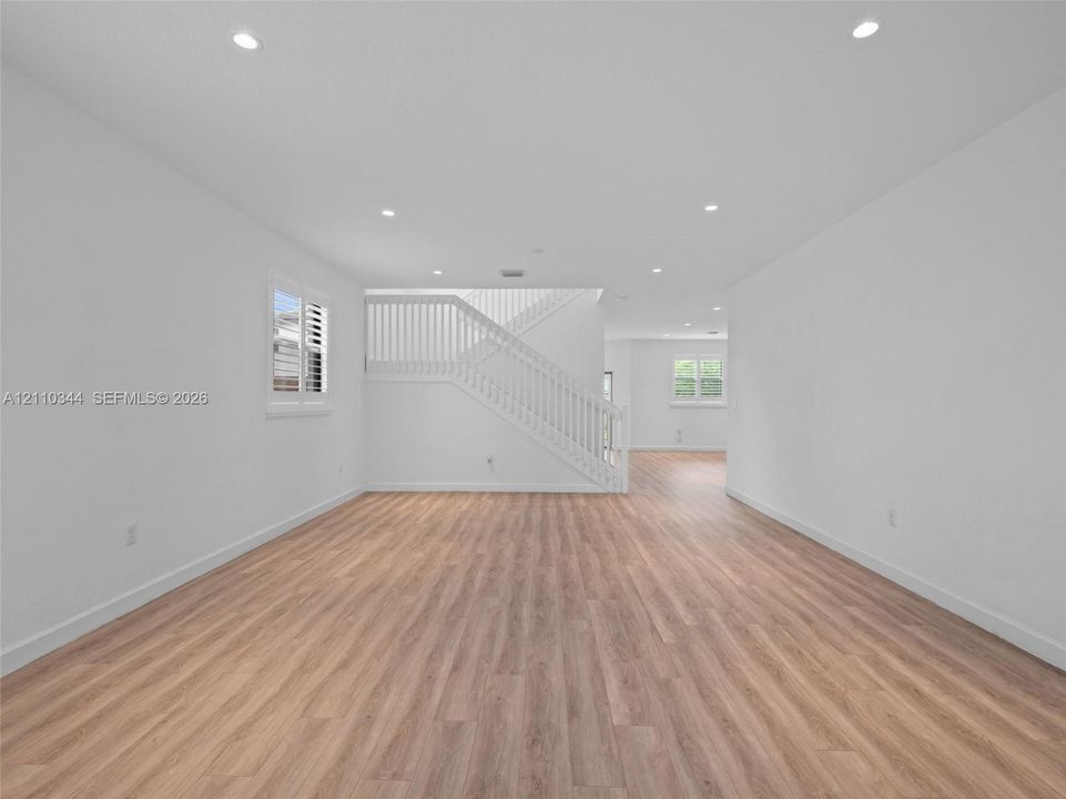 For Rent: $3,999 (5 beds, 3 baths, 3252 Square Feet)