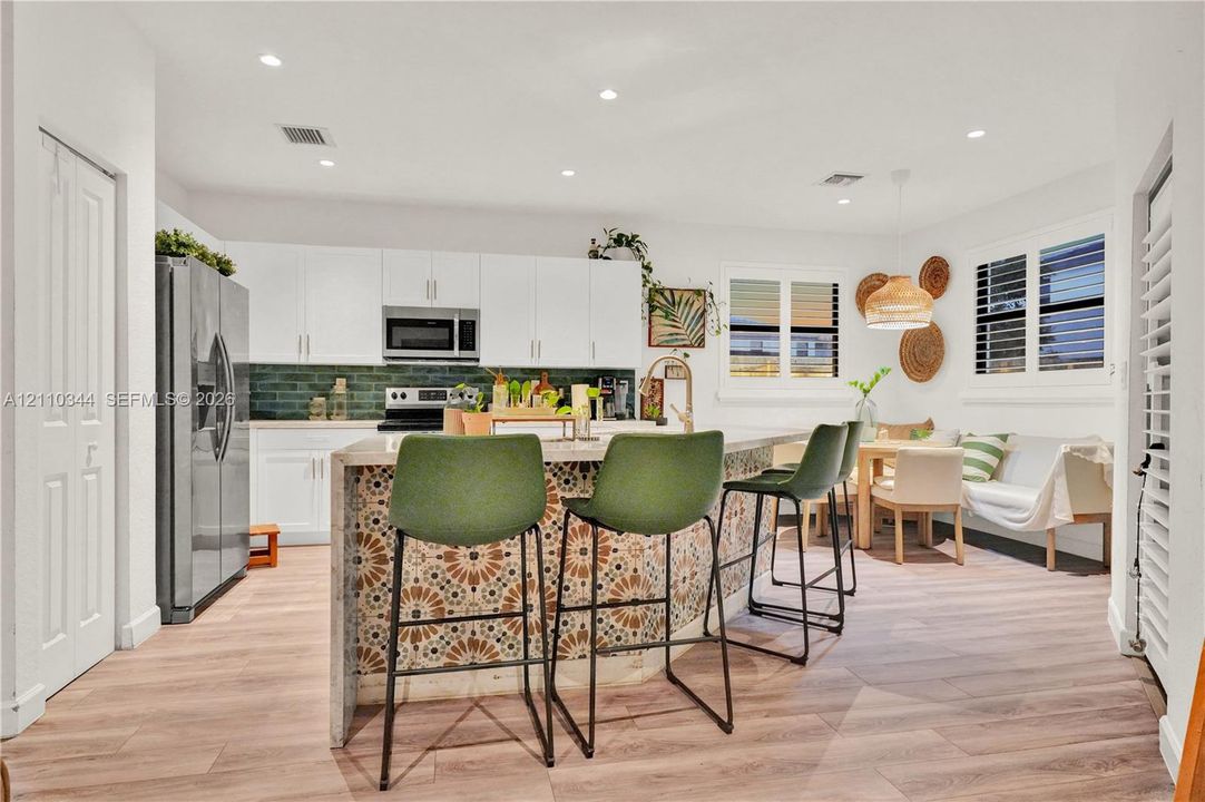 For Rent: $3,999 (5 beds, 3 baths, 3252 Square Feet)