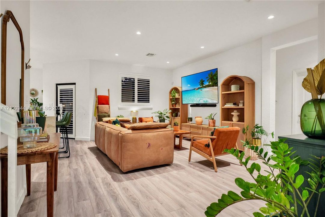 For Rent: $3,999 (5 beds, 3 baths, 3252 Square Feet)