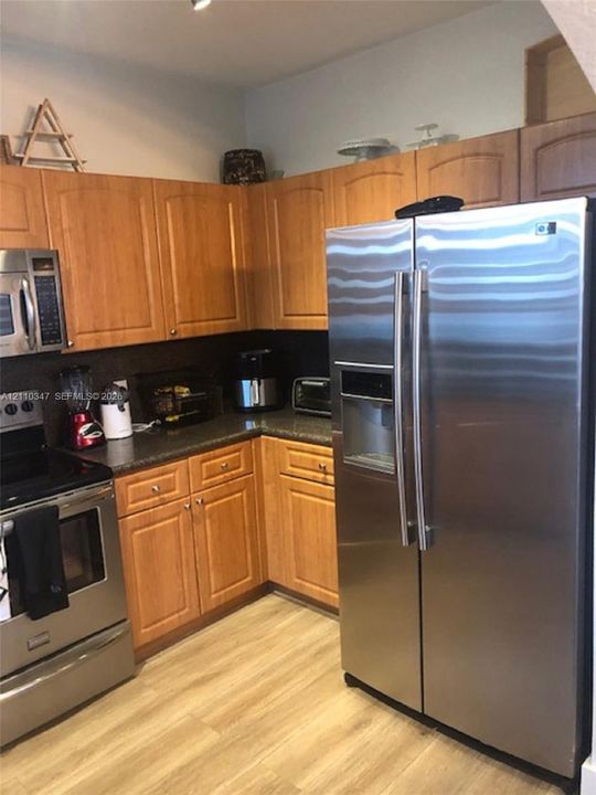 For Sale: $449,000 (4 beds, 3 baths, 1570 Square Feet)