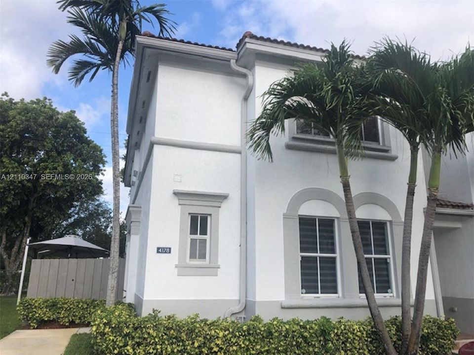 For Sale: $449,000 (4 beds, 3 baths, 1570 Square Feet)