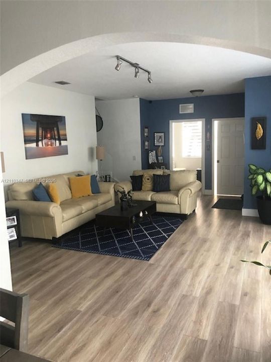 For Sale: $449,000 (4 beds, 3 baths, 1570 Square Feet)