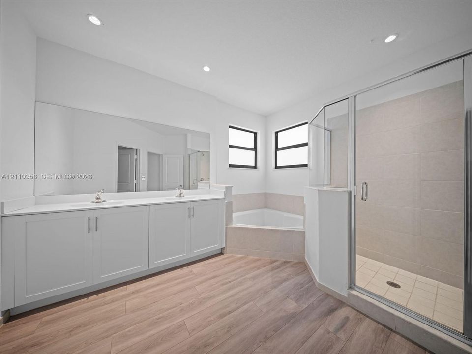 На продажу: $699,999 (5 спален, 3 ванн, 3252 Квадратных фут)