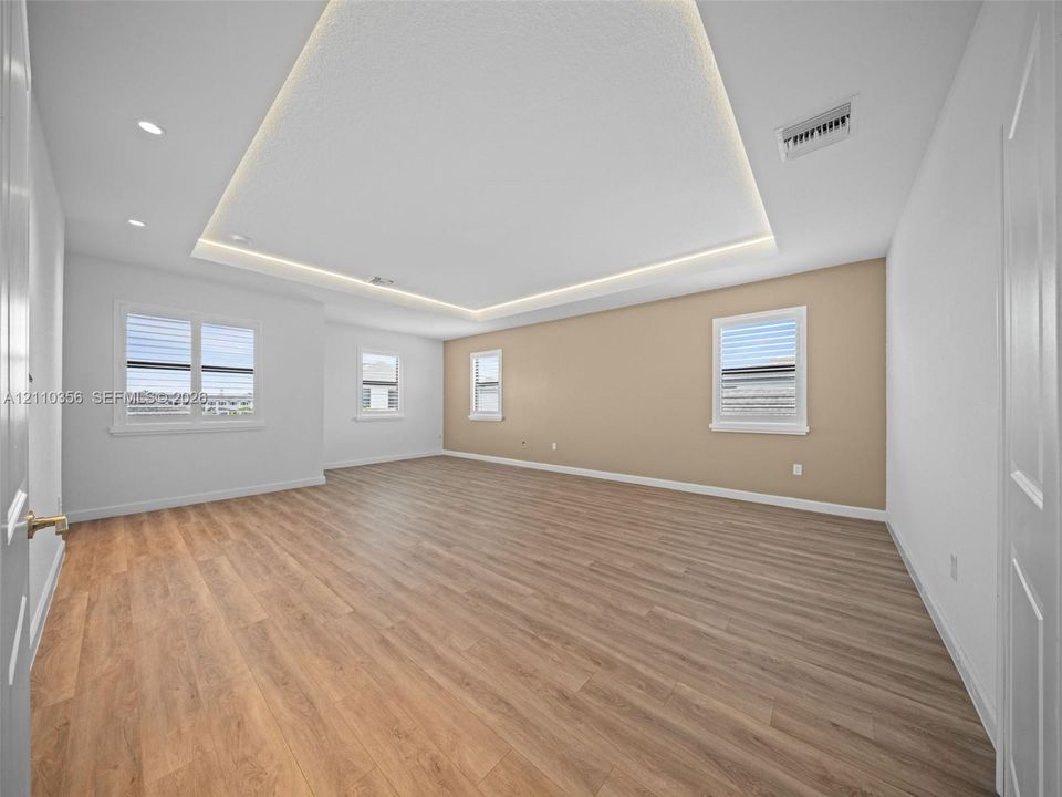 На продажу: $699,999 (5 спален, 3 ванн, 3252 Квадратных фут)