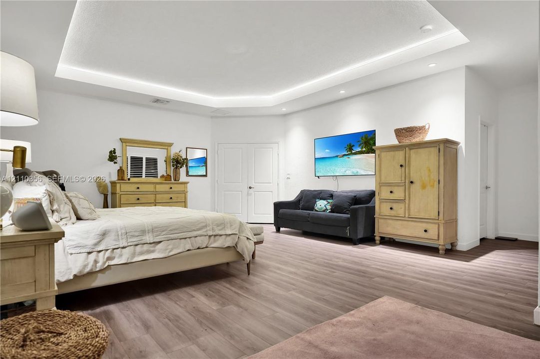 На продажу: $699,999 (5 спален, 3 ванн, 3252 Квадратных фут)