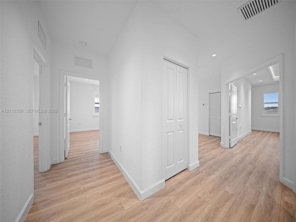 На продажу: $699,999 (5 спален, 3 ванн, 3252 Квадратных фут)