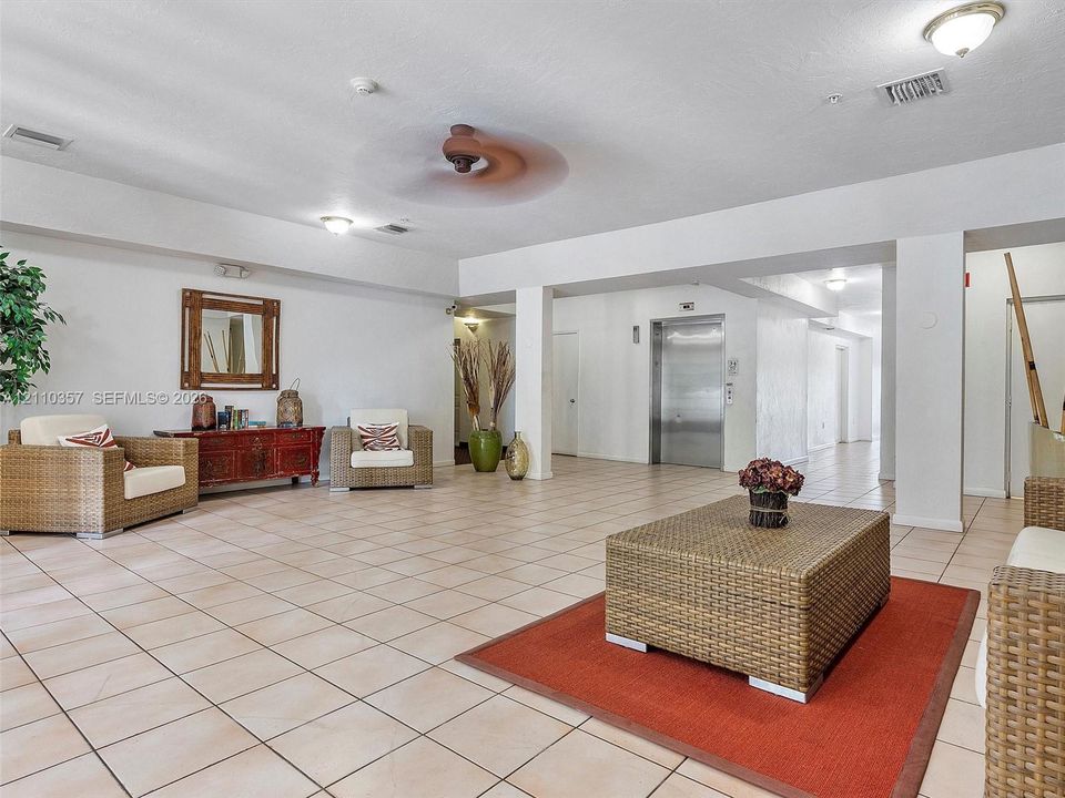 В аренду: $2,400 (2 спален, 2 ванн, 1015 Квадратных фут)