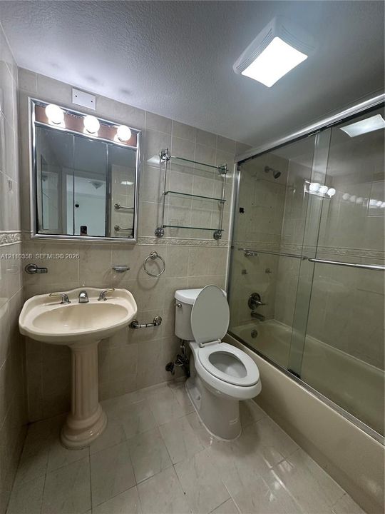 В аренду: $2,100 (2 спален, 2 ванн, 782 Квадратных фут)