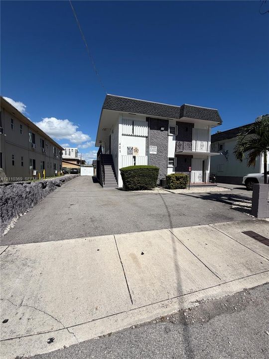 For Rent: $2,100 (2 beds, 1 baths, 648 Square Feet)
