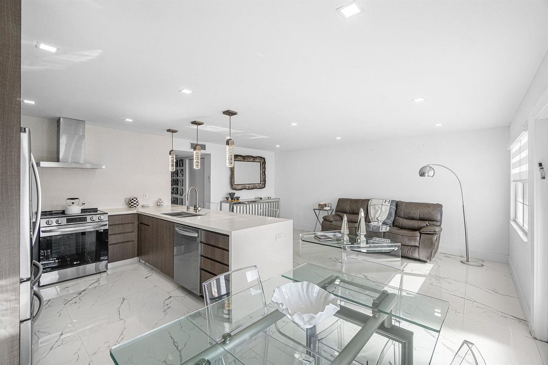 012-4017NewcastleA-BocaRaton-FL-33434-SM
