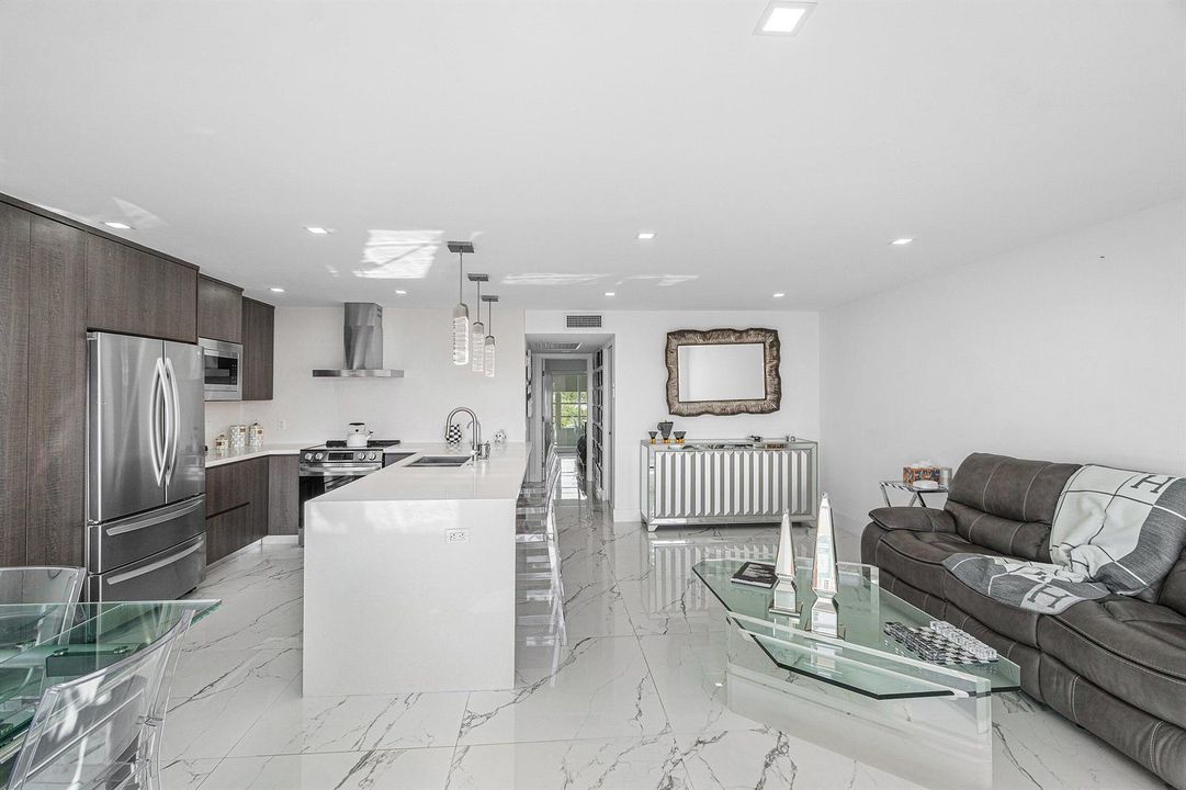 004-4017NewcastleA-BocaRaton-FL-33434-SM